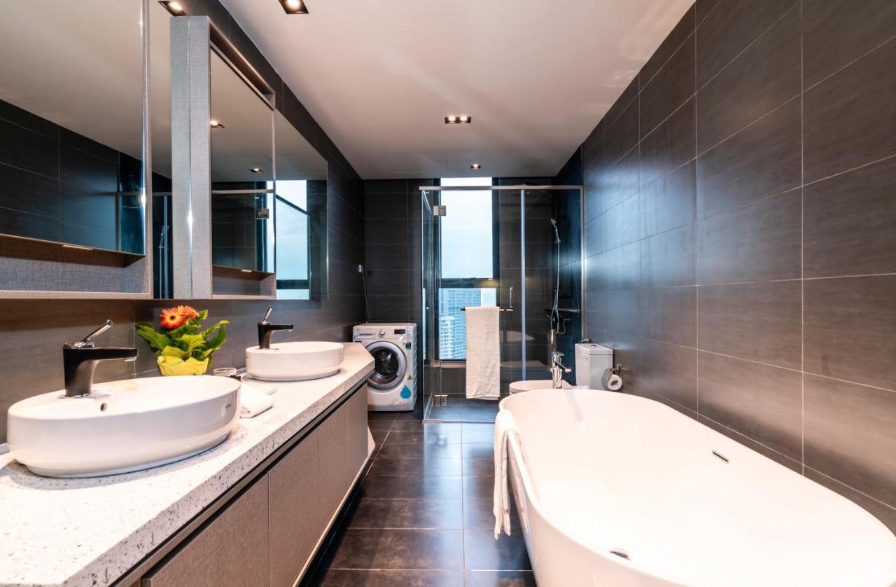 Expressionz Professional Suites By Mykey Kuala Lumpur Exterior photo Bathroom