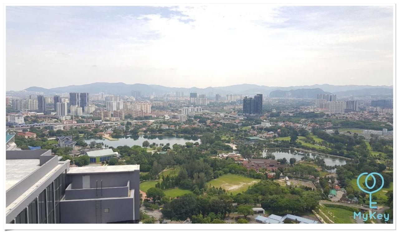 Expressionz Professional Suites By Mykey Kuala Lumpur Exterior photo View of the park from the residential area